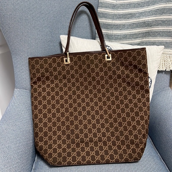 Authentic Gucci Large Canvas Bucket Tote Bag - Picture 2 of 16